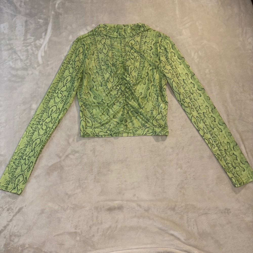 Twiin Womens Green Snakeskin Mesh Ruched Long Sleeve Mock Neck Crop Top Size M